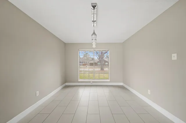 $2,400 | 7010 Pembrough Lane, Katy, TX 77494