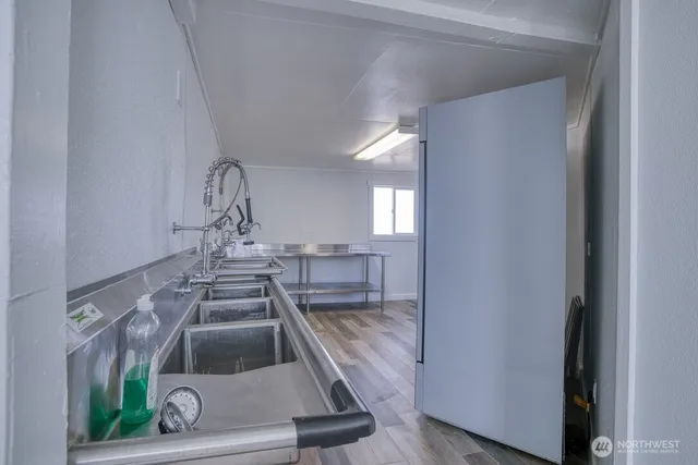 a view of utility room