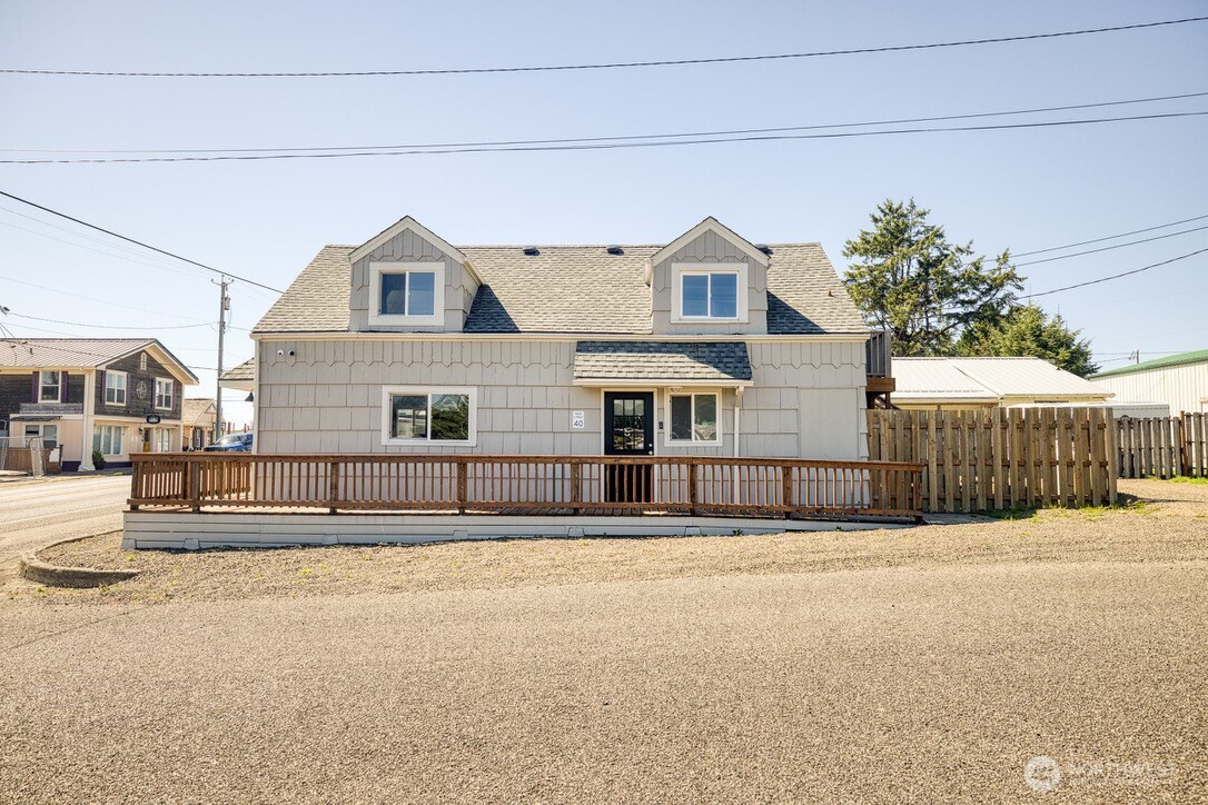 40 Main Street Pacific Beach, WA 98571 - Photo 5 of 40 a view of house with large windows and fence