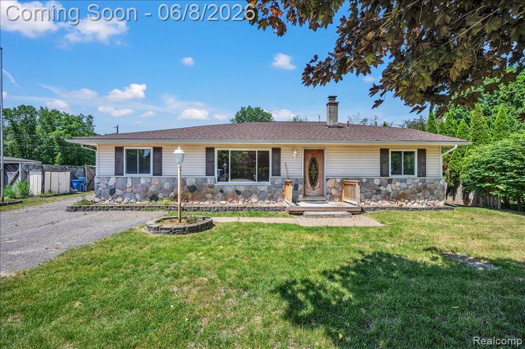 730 Bogie Lake Road White Lake, MI 48383 - Photo 2 of 22
