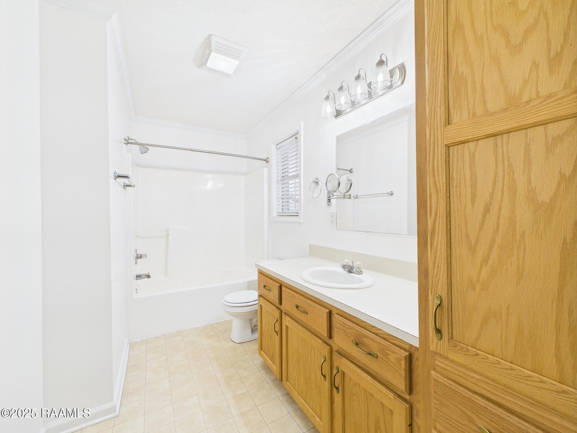 129 Petitjean Road Duson, LA 70529 - Photo 16 of 25 Primary Bath