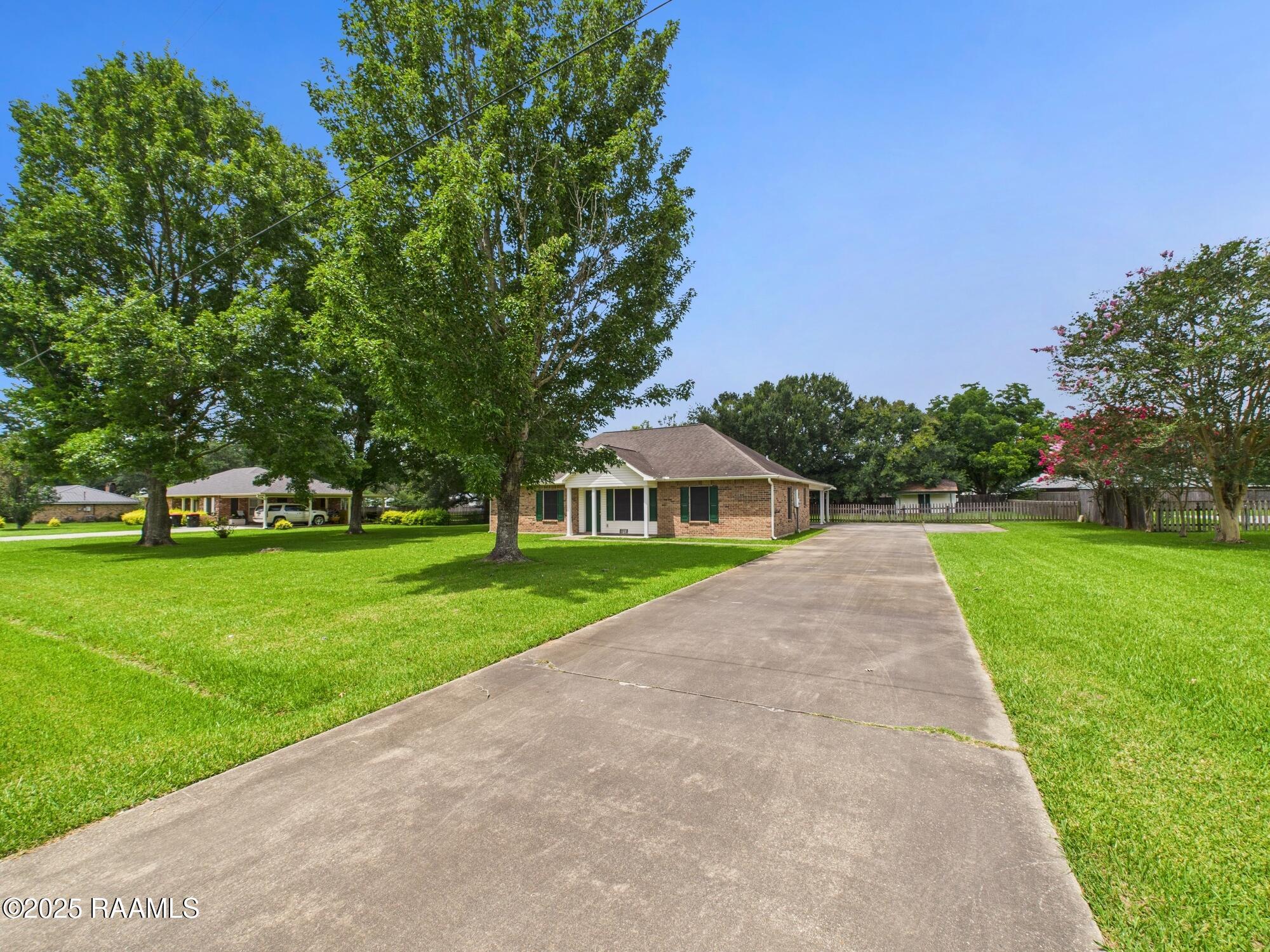 129 Petitjean Road Duson, LA 70529 - Photo 4 of 25 Enlarged Driveway