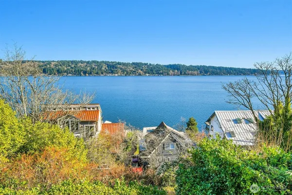 $1,099,950 | 10742 Lakeside Avenue Northeast, Seattle, WA 98125