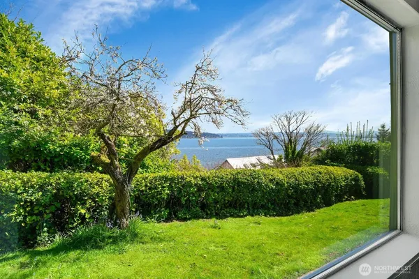 $1,099,950 | 10742 Lakeside Avenue Northeast, Seattle, WA 98125