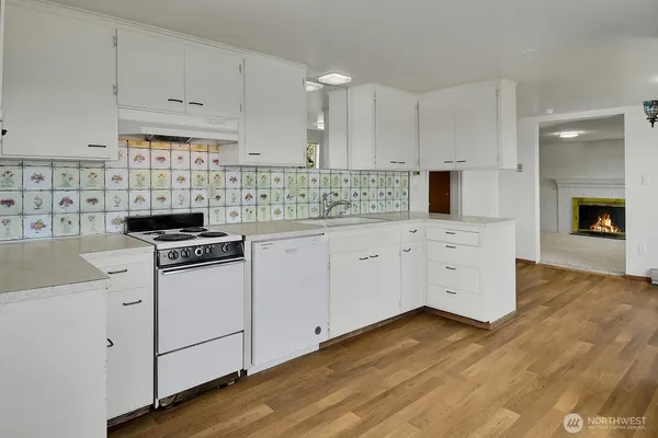 $1,099,950 | 10742 Lakeside Avenue Northeast, Seattle, WA 98125