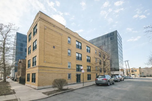 $300,000 | 2711 West Belden Avenue, Unit 1, Chicago, IL 60647