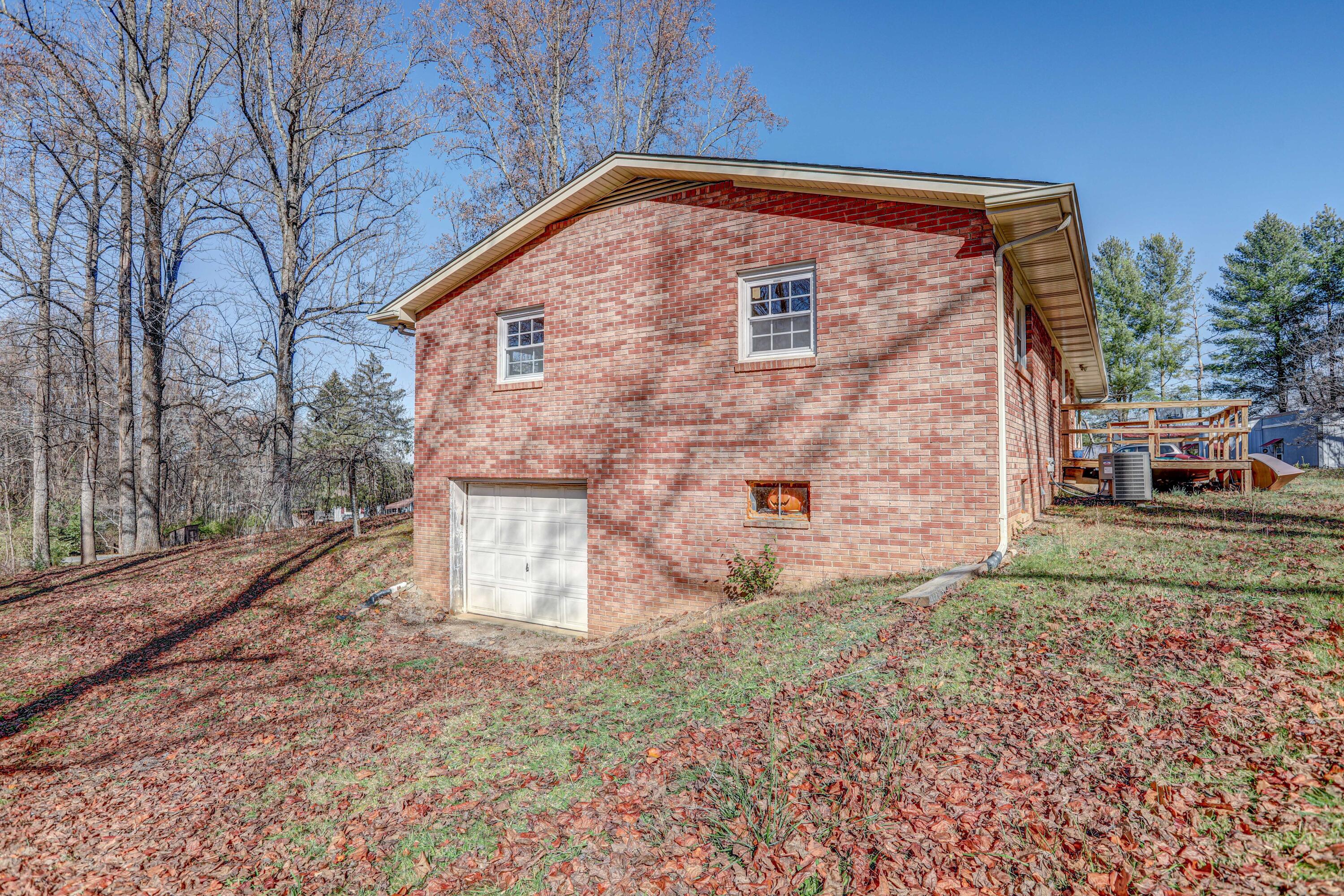 145 Jade Road Elizabethton, TN 37643 - Photo 8 of 45 B42A7444_5_6_7_8