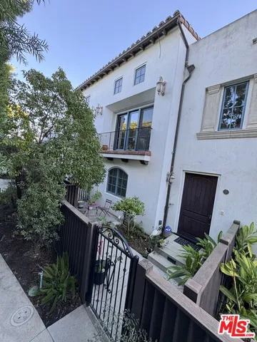 $7,250 | 1619 Artesia Boulevard, Unit D, Manhattan Beach, CA 90266