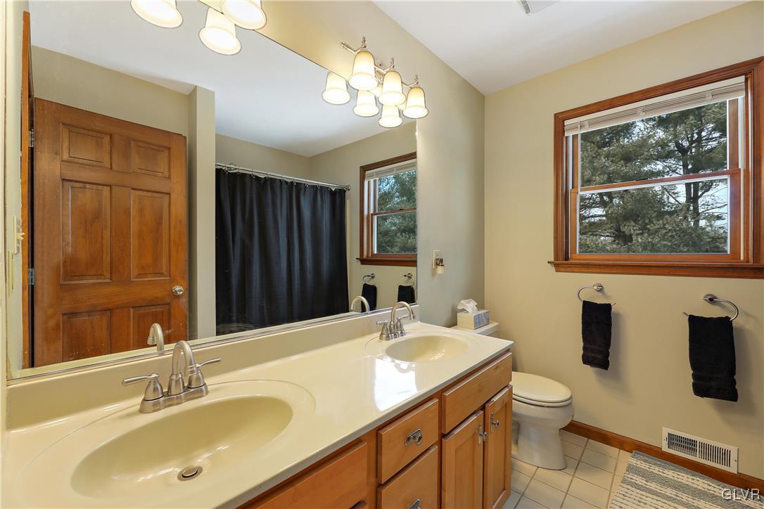 386 Hartman Road Bethlehem, PA 18020 - Photo 17 of 31 Gallery Image 17