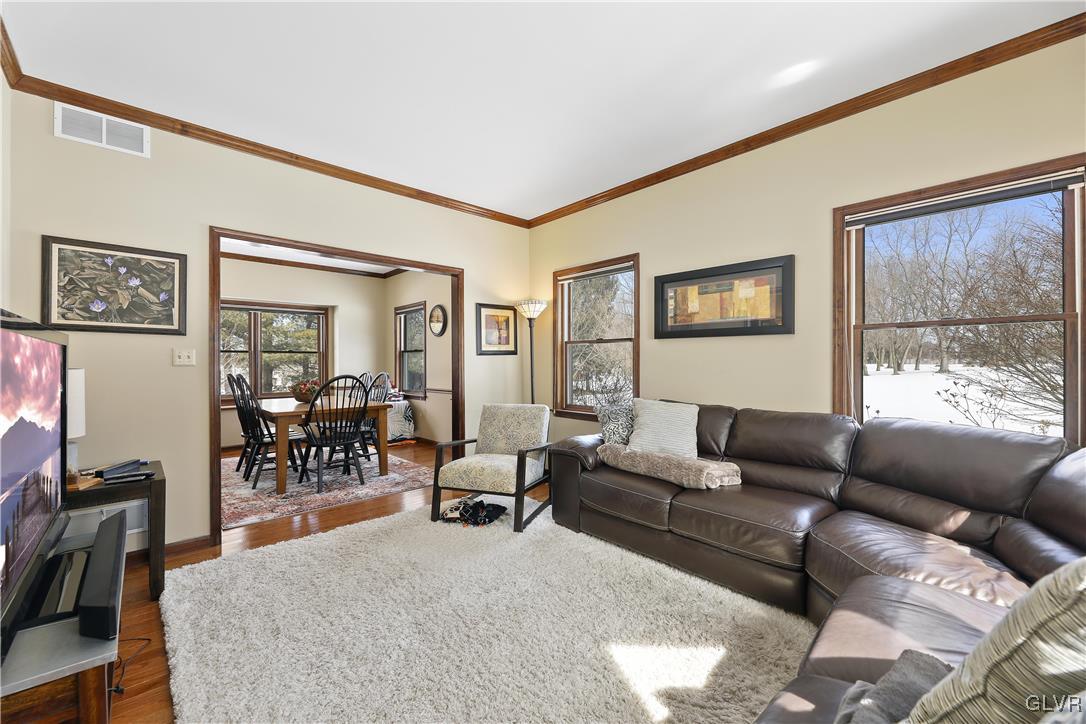 386 Hartman Road Bethlehem, PA 18020 - Photo 4 of 31 Gallery Image 4