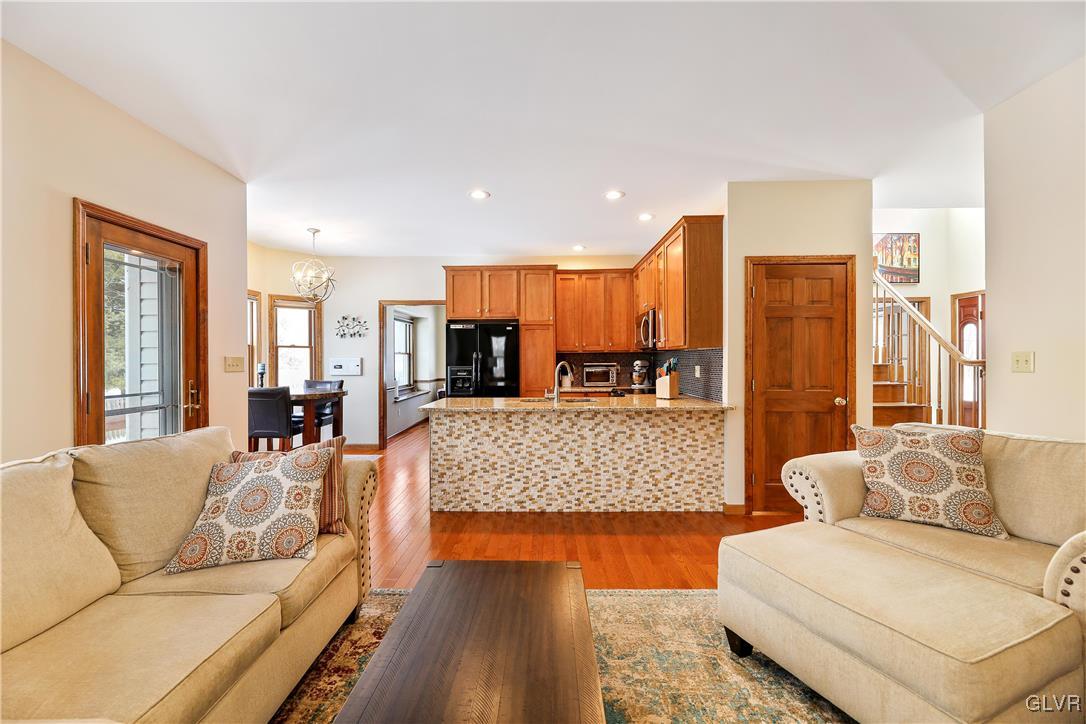 386 Hartman Road Bethlehem, PA 18020 - Photo 6 of 31 Gallery Image 6