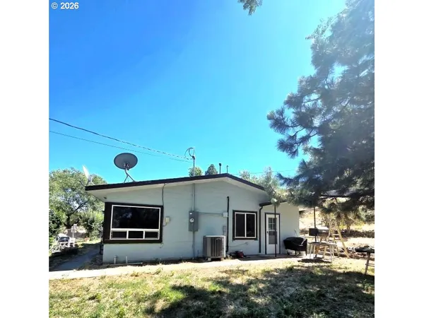 $299,900 | 1070 Main Street, Arlington, OR 97812