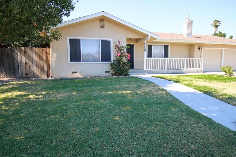 654 West Carpenter Avenue Reedley, CA 93654 - Photo 2 of 46