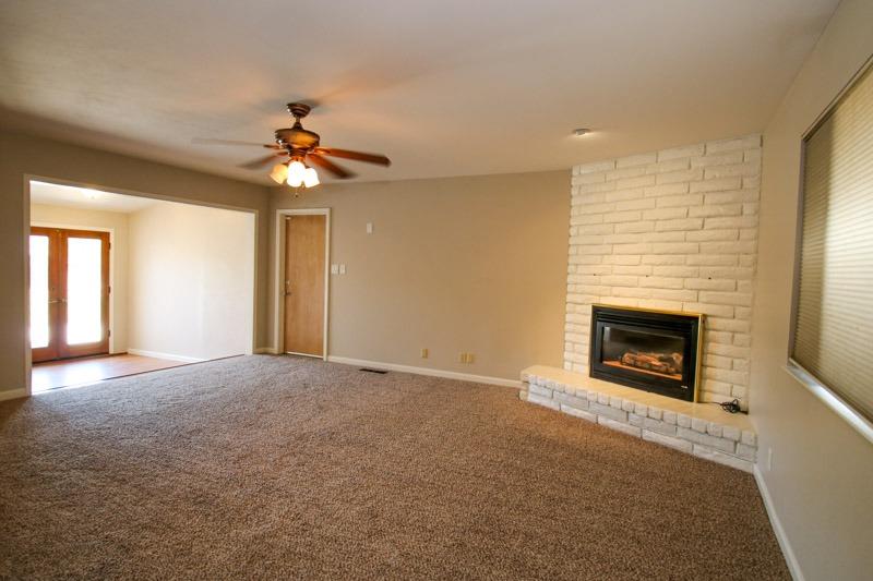 654 West Carpenter Avenue Reedley, CA 93654 - Photo 11 of 46