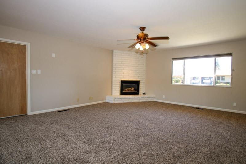 654 West Carpenter Avenue Reedley, CA 93654 - Photo 13 of 46