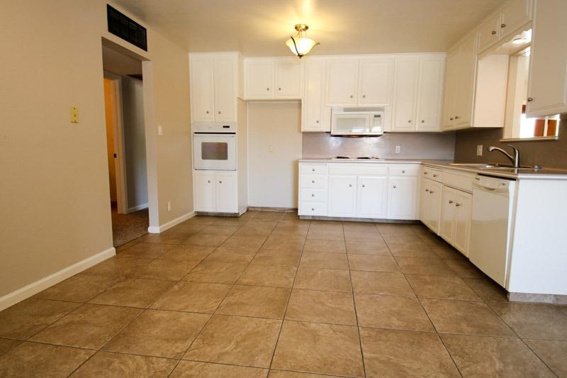 654 West Carpenter Avenue Reedley, CA 93654 - Photo 19 of 46