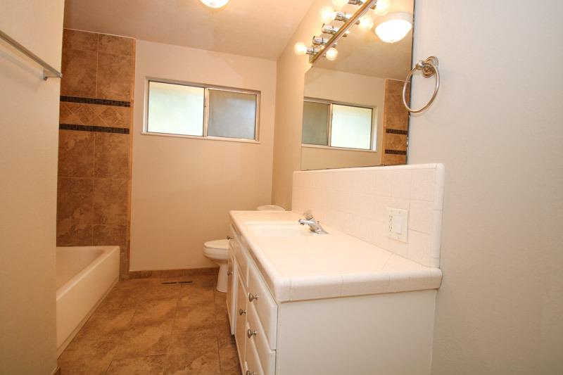 654 West Carpenter Avenue Reedley, CA 93654 - Photo 28 of 46