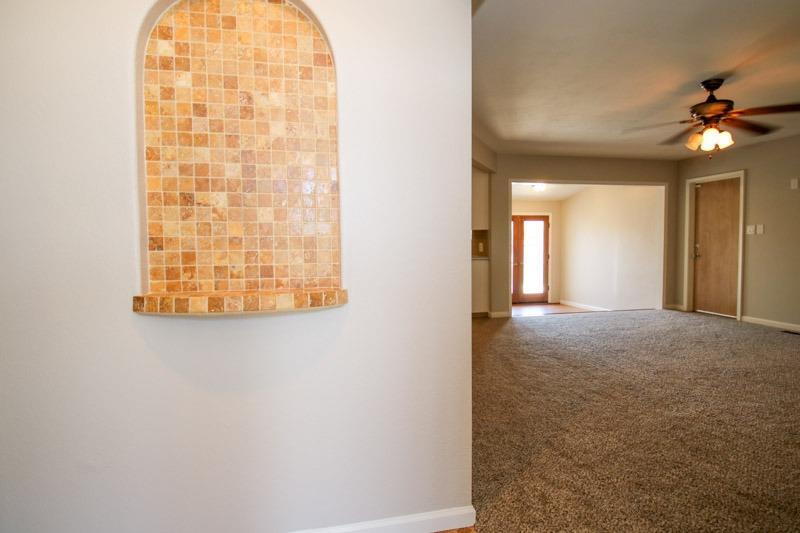 654 West Carpenter Avenue Reedley, CA 93654 - Photo 9 of 46