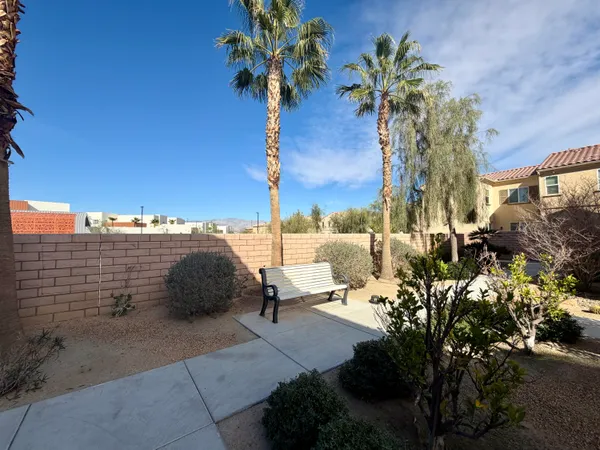 $450,000 | 206 Paseo Gusto, Unit 215, Palm Desert, CA 92211