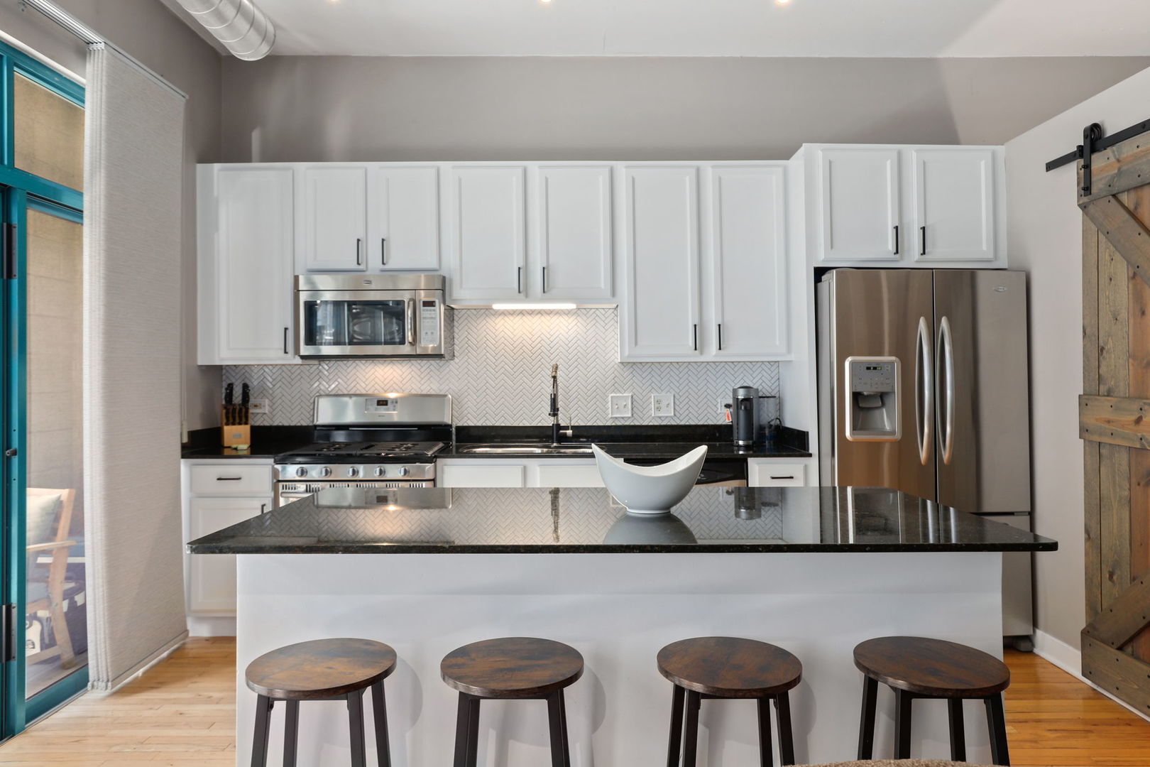 910 West Madison Street, Unit 604 Chicago, IL 60607 - Photo 7 of 21