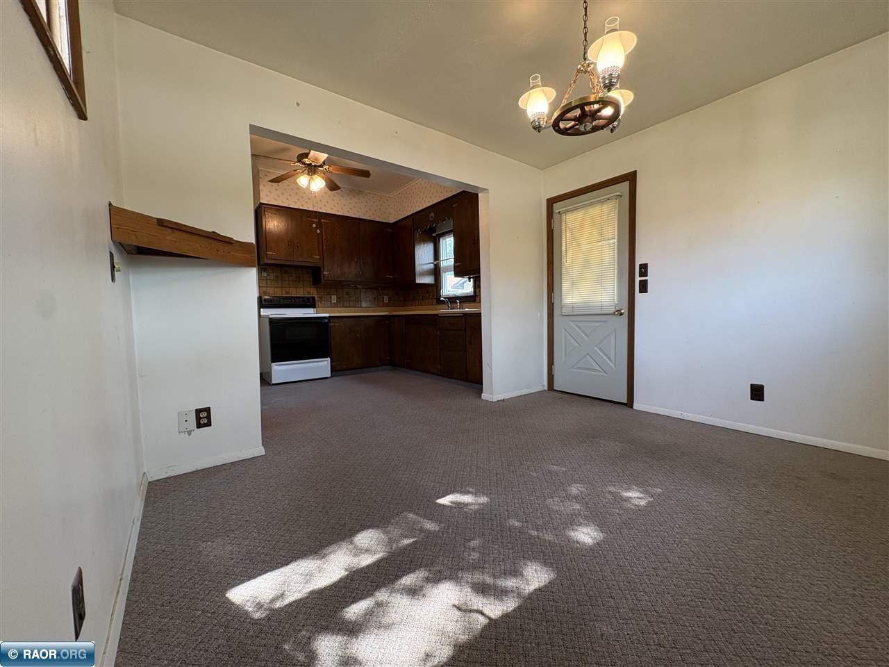 429 4th Street Southwest Chisholm, MN 55719 - Photo 8 of 29