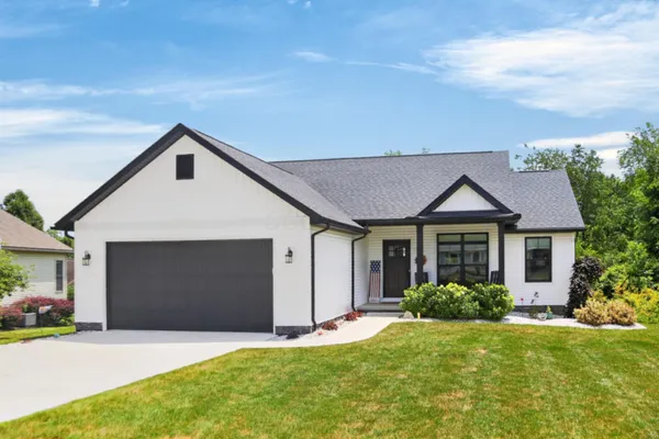 $395,000 | 1085 Apple Valley Drive, Howard, OH 43028