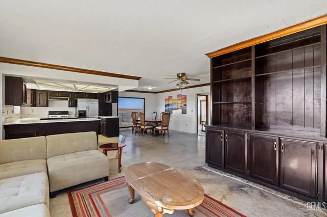 a view of a livingroom with furniture and a ceiling fan