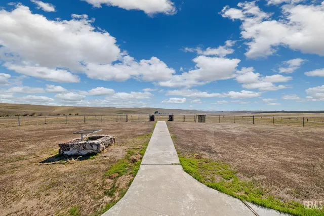 a view of a tennis court