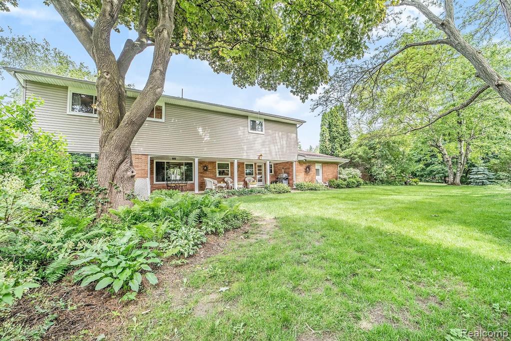 2252 Devonshire Road Bloomfield Hills, MI 48302 - Photo 34 of 40