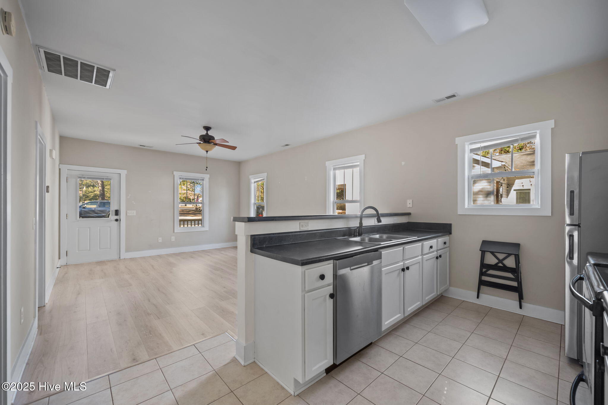 644 East Ocean Road Holly Ridge, NC 28445 - Photo 22 of 39 kit.lr