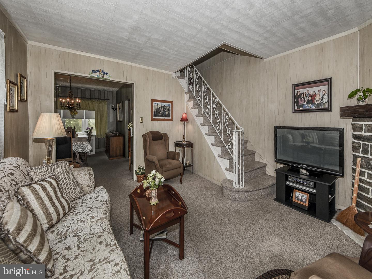 372 Church Road Elkins Park, PA 19027 - Photo 7 of 34 Living Room