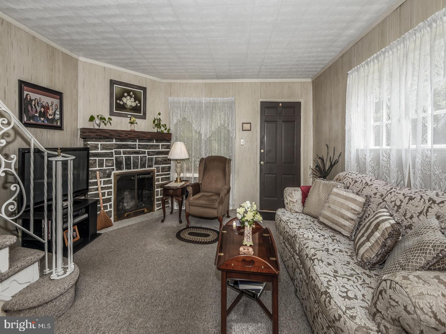 372 Church Road Elkins Park, PA 19027 - Photo 9 of 34 Living Room