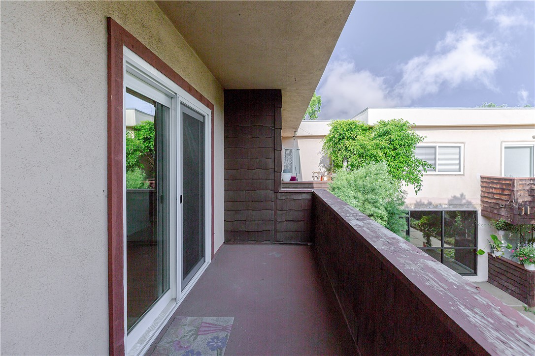 5400 Newcastle Avenue, Unit 70 Encino, CA 91316 - Photo 18 of 32 a view of balcony
