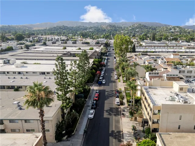 $2,100 | 5400 Newcastle Avenue, Unit 70, Encino, CA 91316