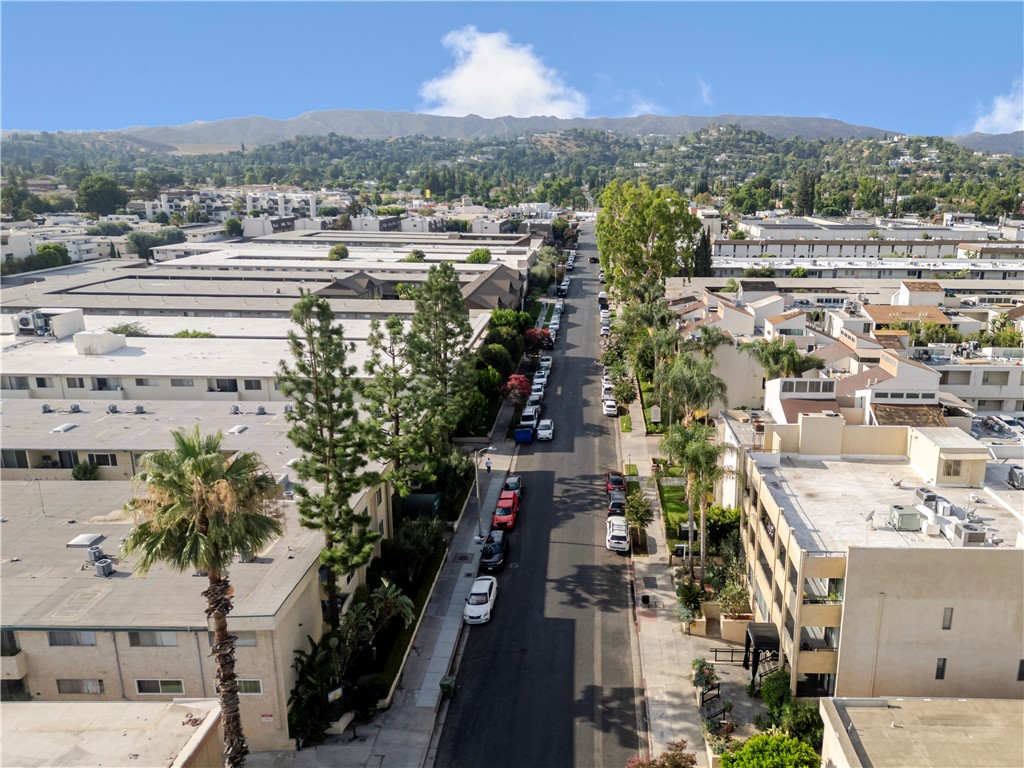5400 Newcastle Avenue, Unit 70 Encino, CA 91316 - Photo 31 of 32 a view of a city