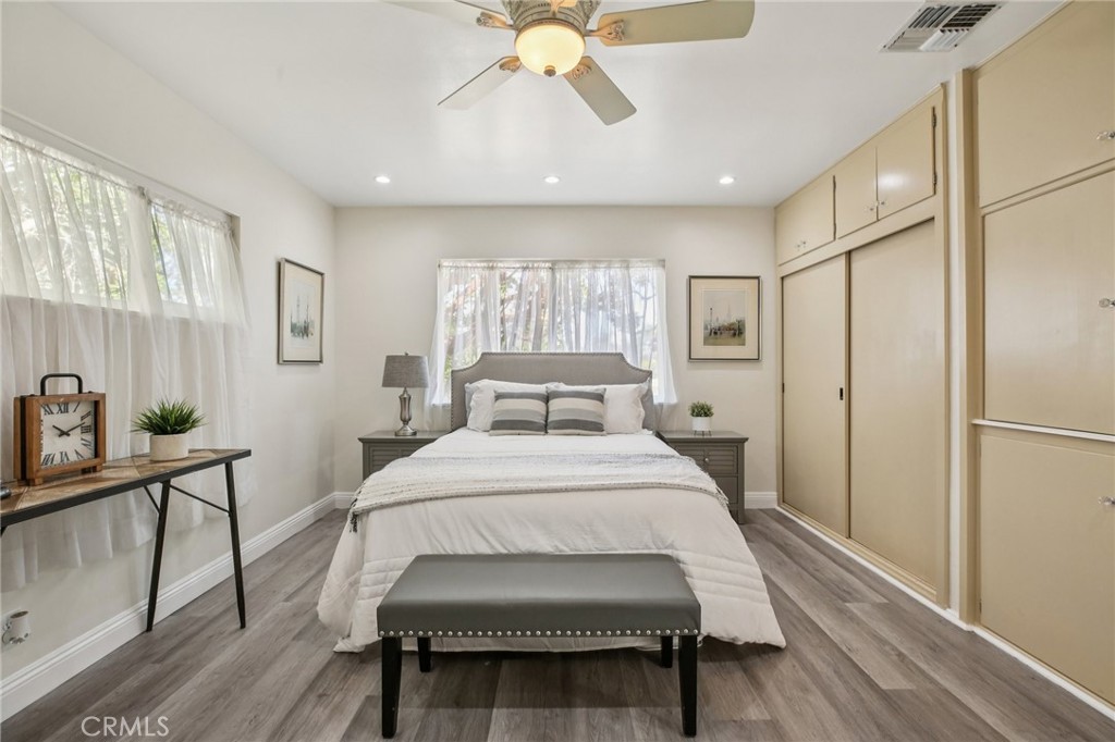 367 Ultimo Avenue Long Beach, CA 90814 - Photo 22 of 37 a spacious bedroom with a bed a chandelier and a window