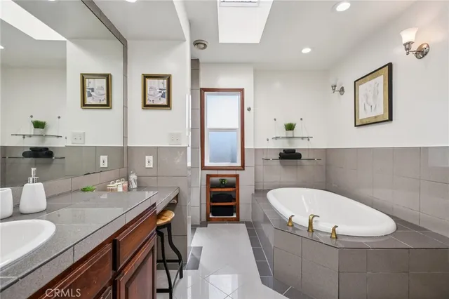 $1,399,000 | 367 Ultimo Avenue, Long Beach, CA 90814