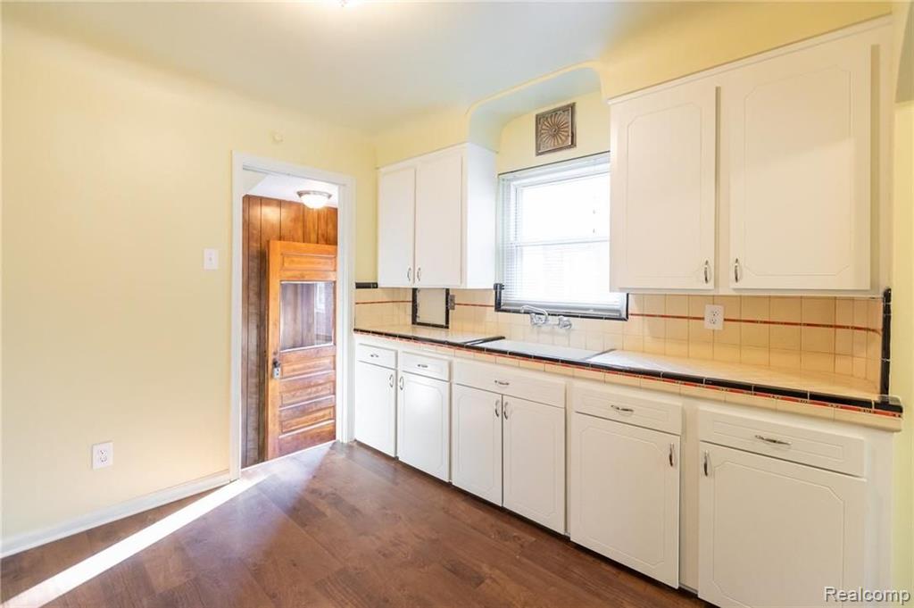 4160 Harvard Road Detroit, MI 48224 - Photo 7 of 34
