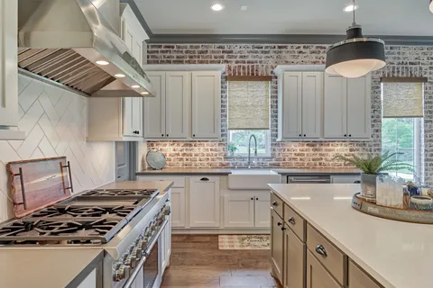 $1,395,000 | 42 Secluded Trail, The Woodlands, TX 77380