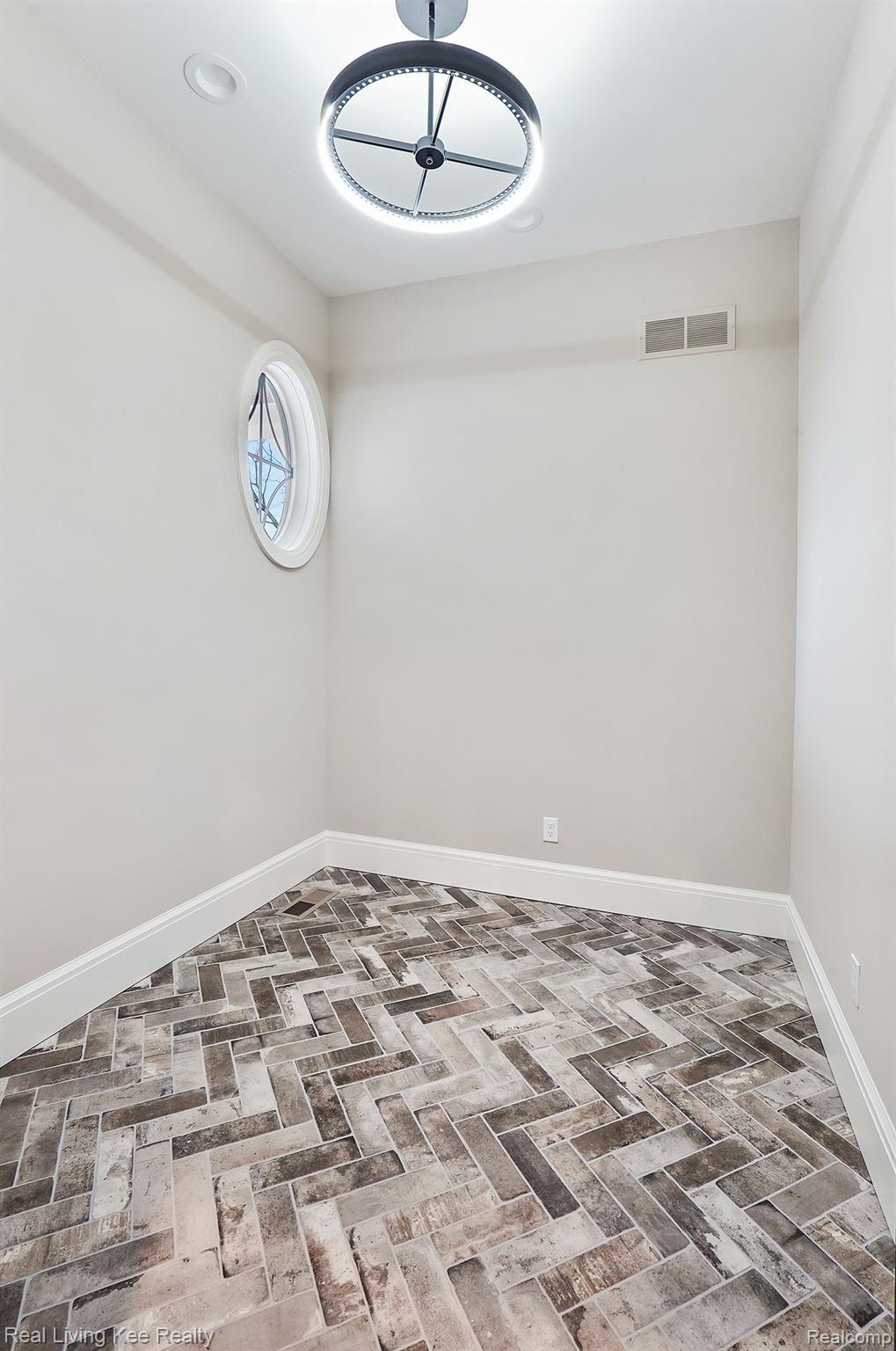 4767 Pinecrest Court Rochester, MI 48306 - Photo 62 of 98 DSC02442.jpg