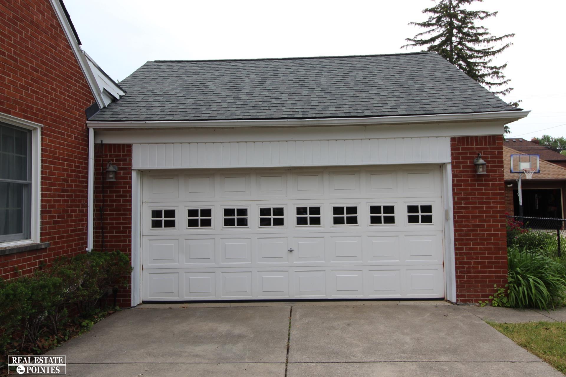 1320 Devonshire Road Grosse Pointe Park, MI 48230 - Photo 3 of 57