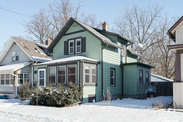 $219,900 | 207 North Prairie Avenue, Waukesha, WI 53186