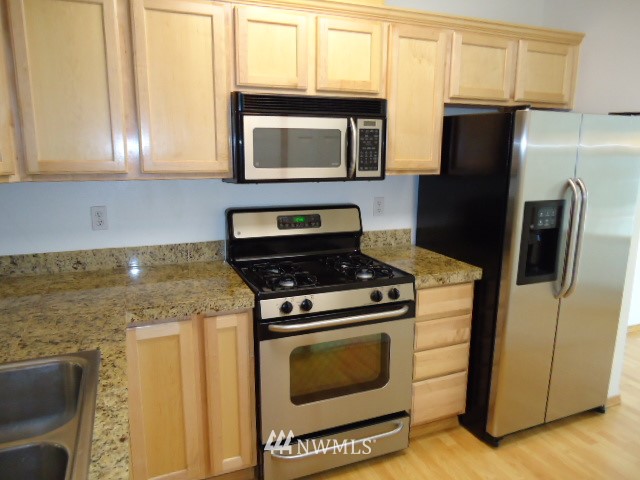 18923 108th Lane Southeast Renton, WA 98055 - Photo 2 of 10 Gallery Image 2