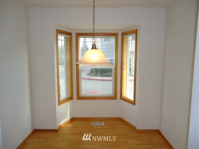 18923 108th Lane Southeast Renton, WA 98055 - Photo 4 of 10 Gallery Image 4