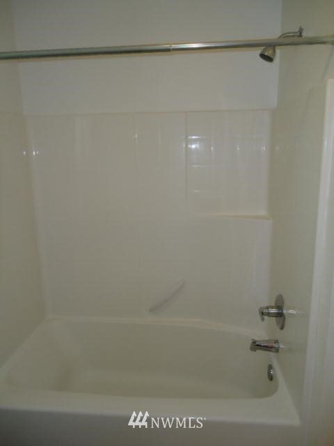 18923 108th Lane Southeast Renton, WA 98055 - Photo 7 of 10 Gallery Image 7