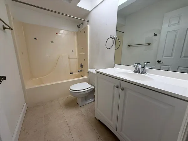 $2,495 | 1001 South Wapello Street, North Port, FL 34286