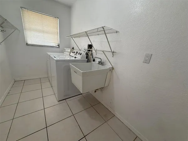 $2,495 | 1001 South Wapello Street, North Port, FL 34286