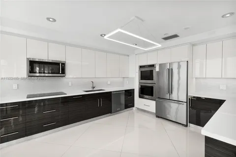 $2,700,000 | 19955 Northeast 38th Court, Unit 2205, Aventura, FL 33180
