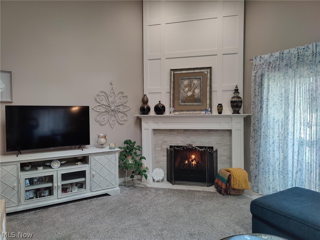 643 Hampton Ridge Drive Akron, OH 44313 - Photo 10 of 27 Living room with gas fireplace.