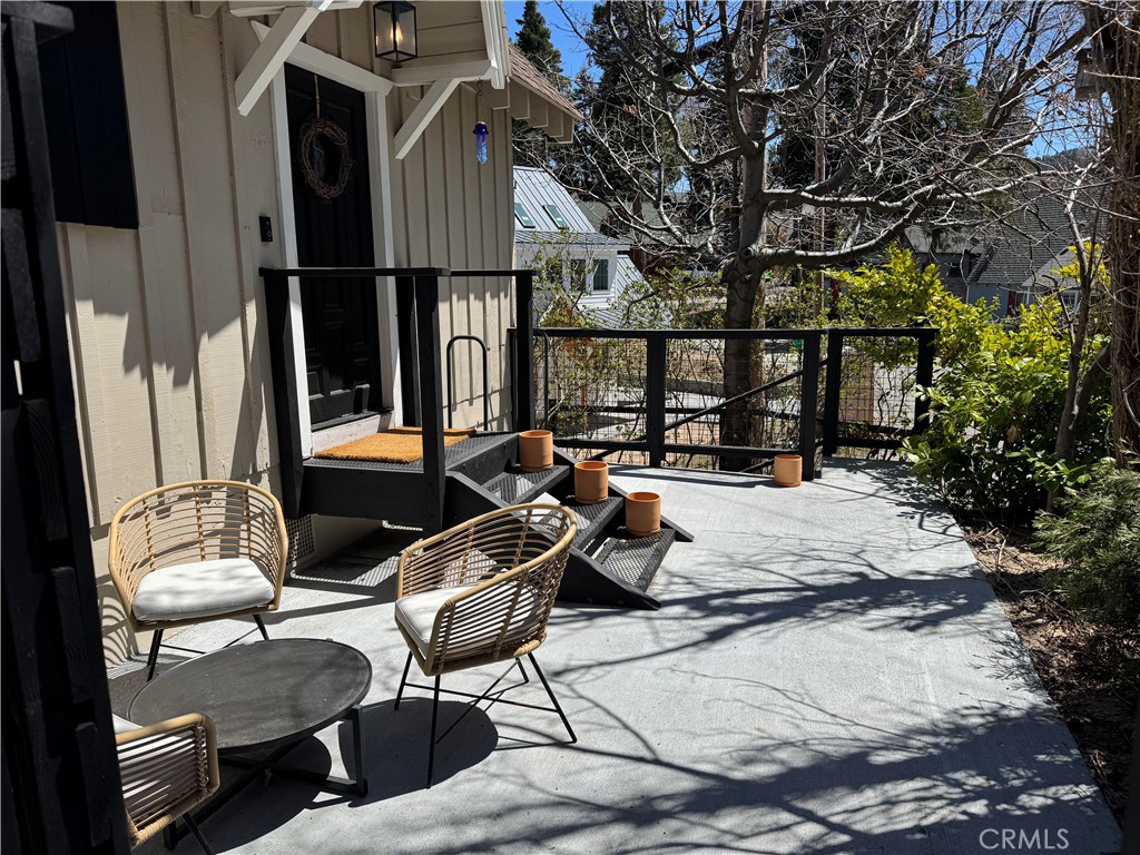 28826 Cedar Drive Lake Arrowhead, CA 92352 - Photo 2 of 23